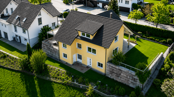 Modernes 10.5-Zimmer-Einfamilienhaus mit Weitsicht, Minergie-Standard und vielseitigem Nutzungspotenzial in Pfungen 1