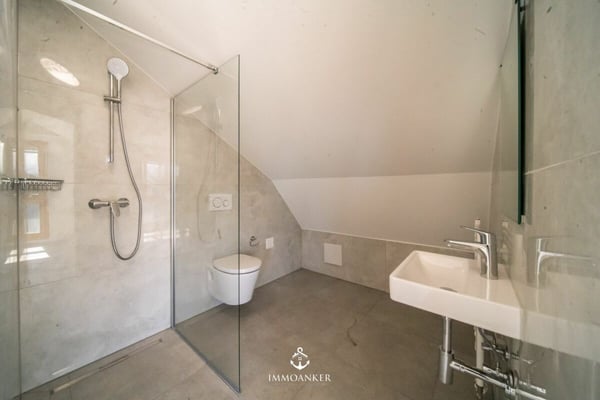 Frisch saniertes 6.5-Zimmer-Einfamilienhaus mit Südhanglage und Weitsicht in Füllinsdorf 9