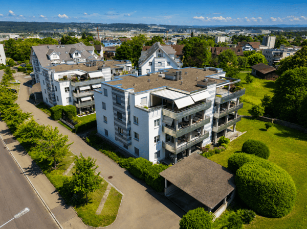 Exklusive 4.5-Zimmer-Wohnung mit beeindruckender Raumhöhe und grosser Terrasse in Rümlang 13