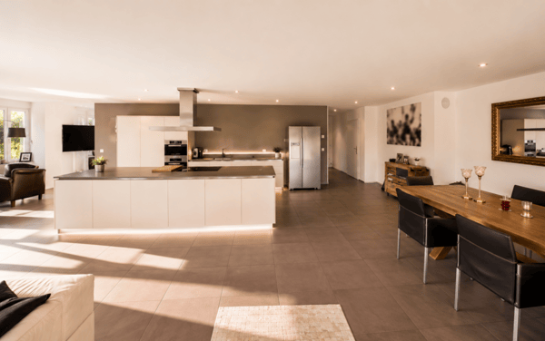 Exklusive 4.5-Zimmer-Wohnung mit beeindruckender Raumhöhe und grosser Terrasse in Rümlang 2