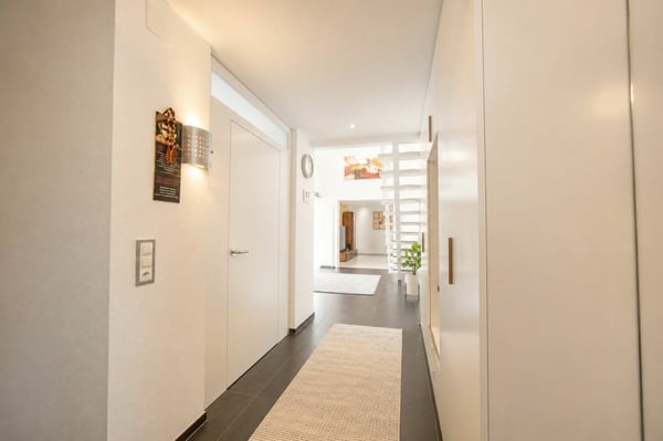Luxuriöses Wohnen direkt am Rhein - exklusives 6.5-Zimmer-Einfamilienhaus mit traumhafter Aussicht 8