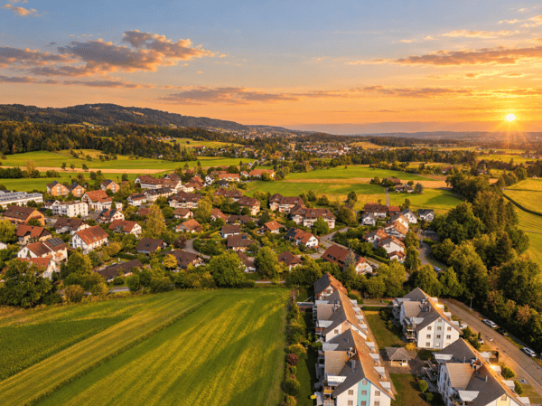 Wohnen mit Weitblick - charmante 2.5-Zimmer-Duplexwohnung mit Holzambiente und Sicht auf den Pfannenstiel 14