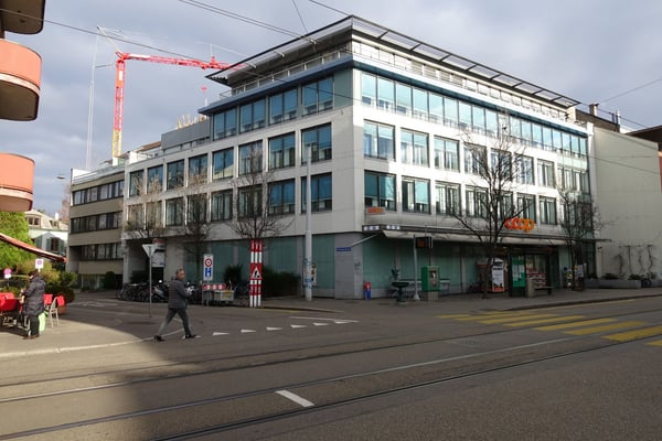 4052 ¦ Parkplätze an zentraler Lage zu vermieten 13