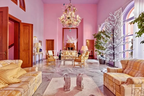 Herrschaftliche Villa in Bellinzona mit Aussicht ins Grüne zu verkaufen 3