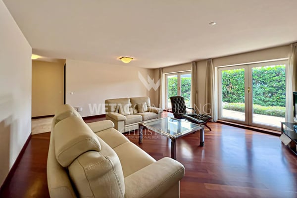 Elegante Triplex-Wohnung in Porza mit Seeblick, privatem Garten, Gemeinschaftspool & Sauna zum Verkauf 9