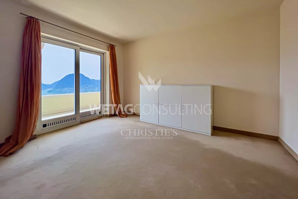 Elegante Triplex-Wohnung in Porza mit Seeblick, privatem Garten, Gemeinschaftspool & Sauna zum Verkauf 10