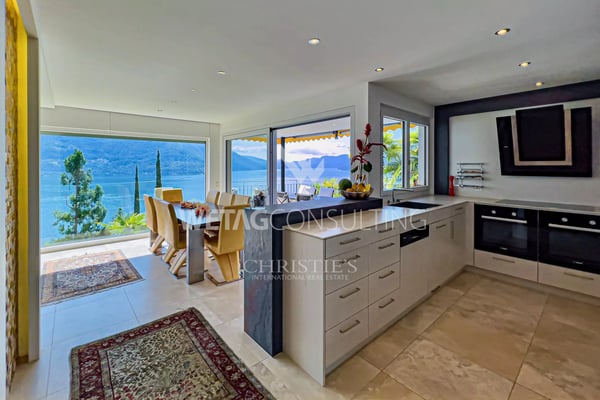 Villa mit Zweitwohnsitz im mediterranen Stil mit Panoramablick auf den Lago Maggiore in Brissago zu verkaufen 8