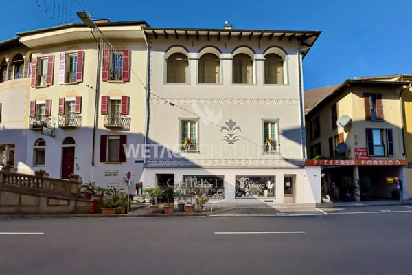 Historisches Patrizierhaus mit Innenhof zu verkaufen in Brissago 2