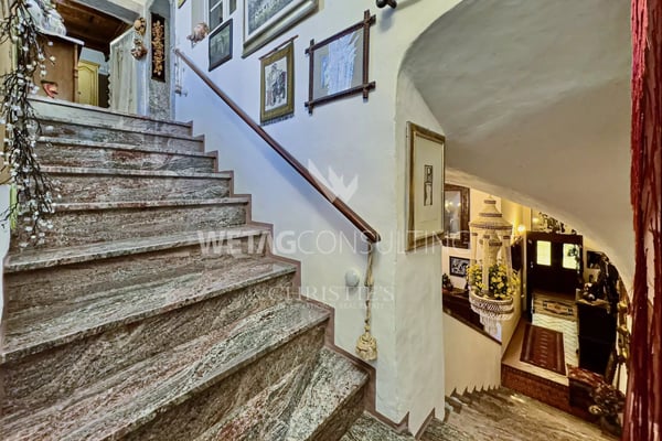 Historisches Patrizierhaus mit Innenhof zu verkaufen in Brissago 8