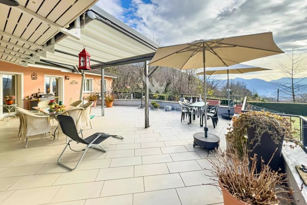 Lugano-Curio: elegante Villa mit Innenpool, unabhängiger Gäste-Dépendance & Möglichkeit eines Zweitwohnsitz zu verkaufen 2