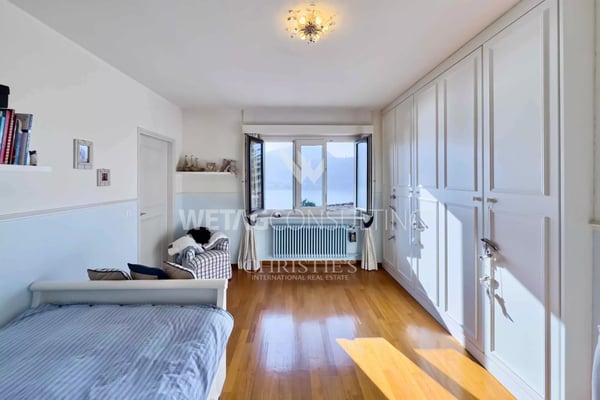 Lugano-Figino: Elegante Villa mit traumhafter Aussicht auf den Luganersee & Indoor-Pool zu verkaufen 9