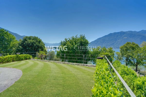 Elegante Villa mit Garten in exklusiver Lage direkt an der Seepromenade am Lago Maggiore zu verkaufen 4