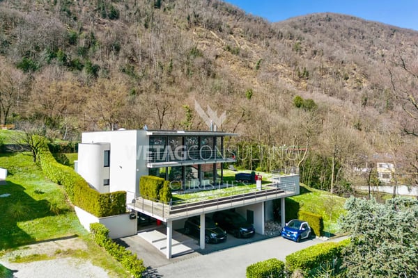 Lugano?Riva San Vitale: Moderne Villa mit herrlichem Blick auf den Luganersee zu verkaufen