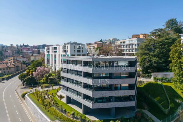 In Lugano steht ein modernes, im Rohbau befindliches Penthouse mit Blick über die Stadt & den See zum Verkauf 1