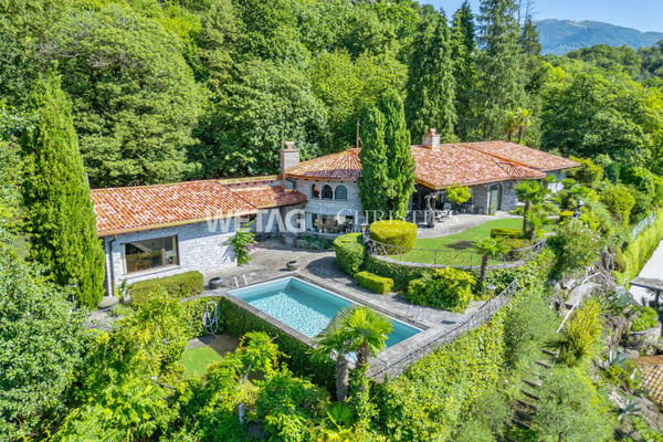 Zu renovierende mediterrane Villa an Toplage mit 180 Seeblick in Ronco sopra Ascona zu verkaufen 2