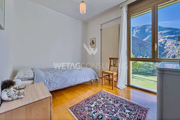 Elegante & moderne Villa mit Innenpool zu verkaufen in Crana, auch ideal als Zweitwohnsitz 8