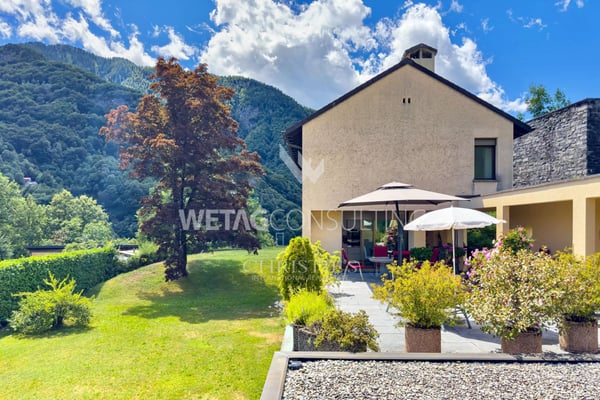 Elegante & moderne Villa mit Innenpool zu verkaufen in Crana, auch ideal als Zweitwohnsitz 12
