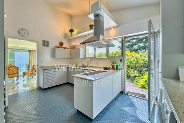 Minusio: Elegante Villa mit Panoramablick auf den See, Aussenpool & mitten im Grünen zu verkaufen 5