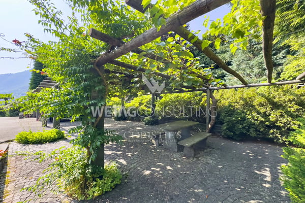 Minusio: Elegante Villa mit Panoramablick auf den See, Aussenpool & mitten im Grünen zu verkaufen 12