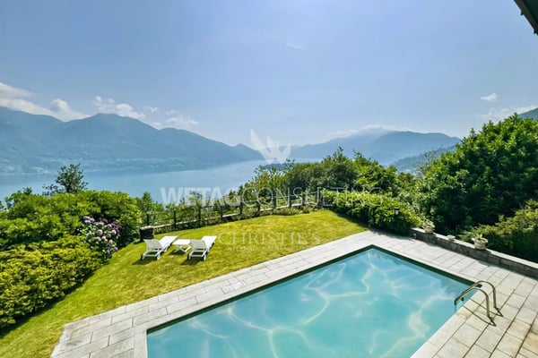Minusio: Elegante Villa mit Panoramablick auf den See, Aussenpool & mitten im Grünen zu verkaufen 2