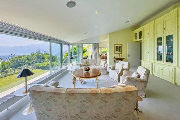 Minusio: Elegante Villa mit Panoramablick auf den See, Aussenpool & mitten im Grünen zu verkaufen 3