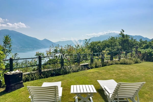 Minusio: Elegante Villa mit Panoramablick auf den See, Aussenpool & mitten im Grünen zu verkaufen 11