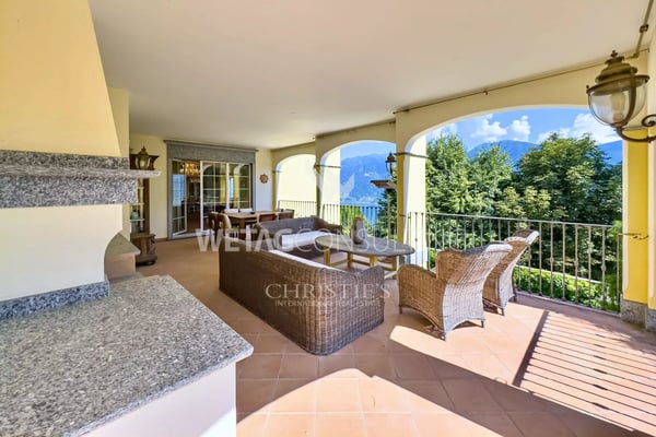 Grosszügige Villa mit Aussenpool & separatem Gästehaus zum Verkauf in Orselina 9