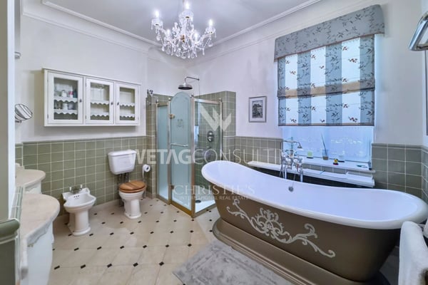 Grosszügige Villa mit Aussenpool & separatem Gästehaus zum Verkauf in Orselina 6