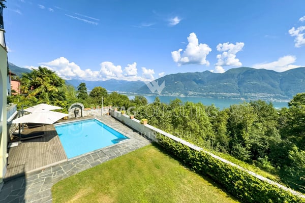 Grosszügige Villa mit Aussenpool & separatem Gästehaus zum Verkauf in Orselina 2