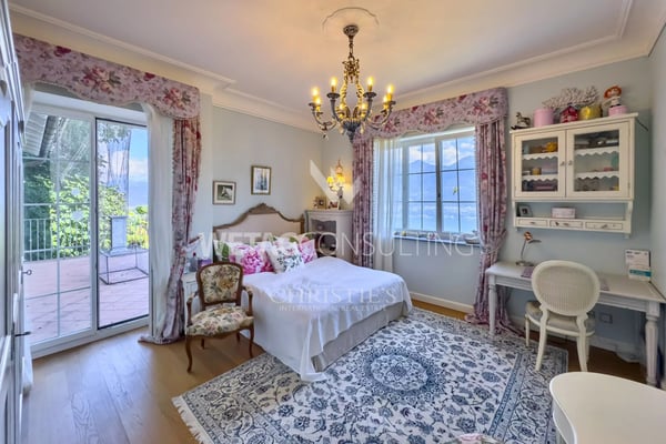 Grosszügige Villa mit Aussenpool & separatem Gästehaus zum Verkauf in Orselina 5