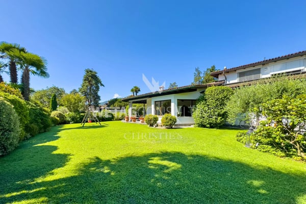 Elegante Villa mit Pool in Lugano-Magliaso zu verkaufen, direkt am Luganersee gelegen 13