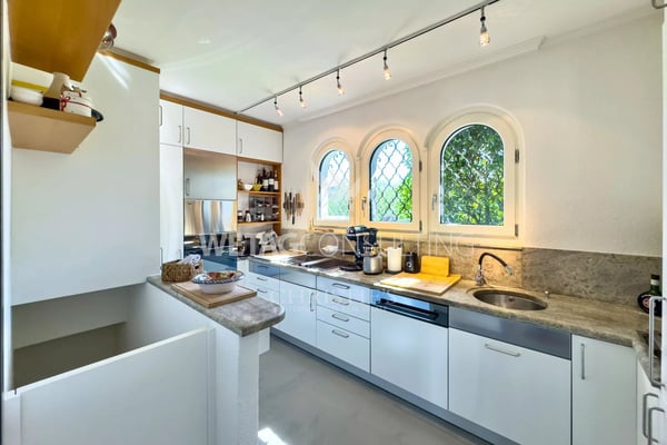 Elegante Villa mit Pool in Lugano-Magliaso zu verkaufen, direkt am Luganersee gelegen 7