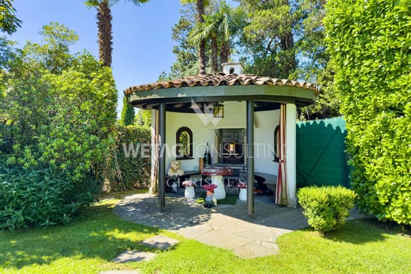 Elegante Villa mit Pool in Lugano-Magliaso zu verkaufen, direkt am Luganersee gelegen 12