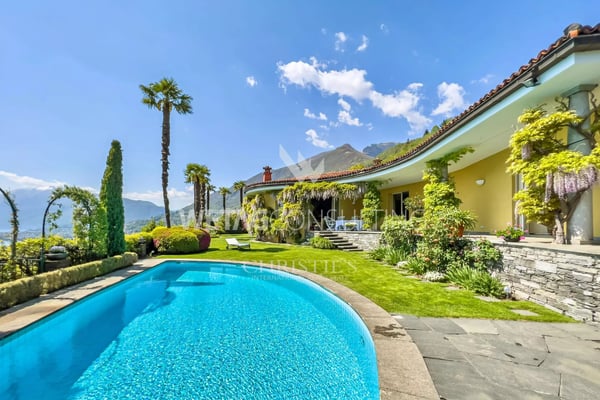 Mediterrane Villa mit herrlicher Sicht auf den Lago Maggiore, ideal auch als Ferienresidenz, in Minusio zu verkaufen