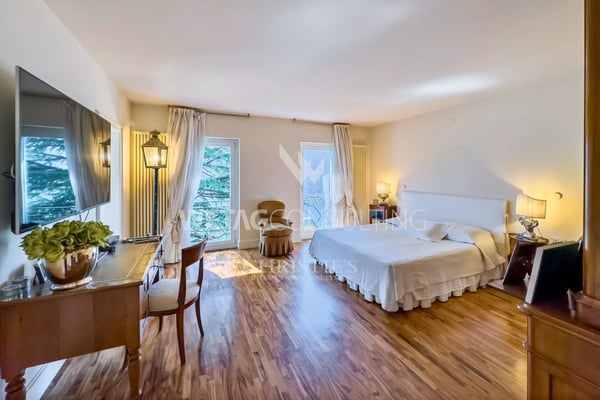 Mediterranes Flair am Luganersee: Elegante Villa mit Pool & Seeblick zu verkaufen, auch als Zweitwohnsitz möglich 6