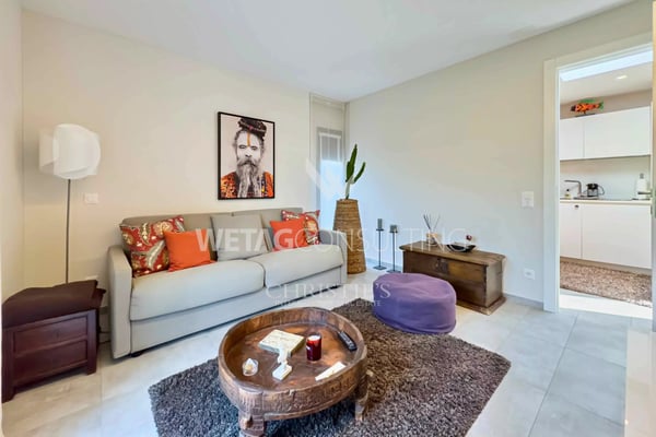 Lugano-Magliaso: Elegante Villa mit Pool, umgeben von Grün, inklusive Gäste-Dépendance 11