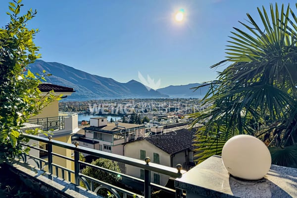 Muralto: Moderne, helle Wohnung mit grosser Terrasse & Wintergarten zu verkaufen 2