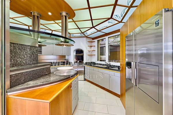 Muralto: Moderne, helle Wohnung mit grosser Terrasse & Wintergarten zu verkaufen 4