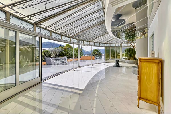 Muralto: Moderne, helle Wohnung mit grosser Terrasse & Wintergarten zu verkaufen 11