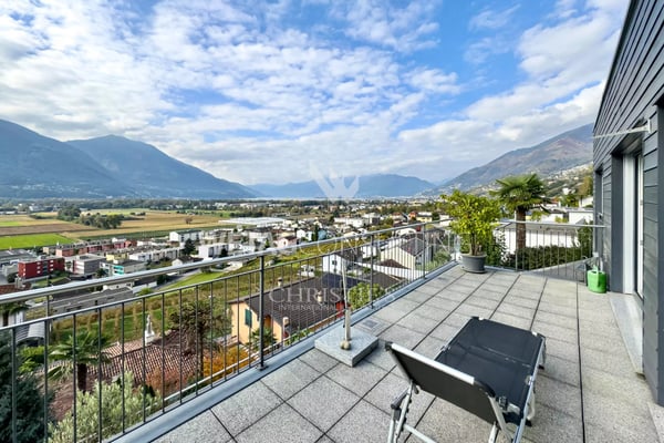 Moderne Villa mit grossen Terrassen, Panoramablick & Garten zu verkaufen in Gordola 13