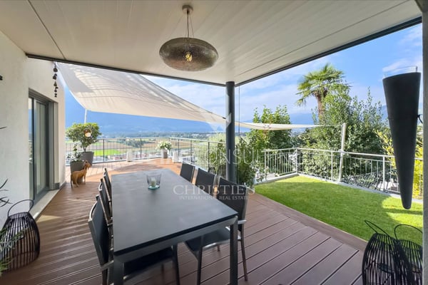 Moderne Villa mit grossen Terrassen, Panoramablick & Garten zu verkaufen in Gordola 12