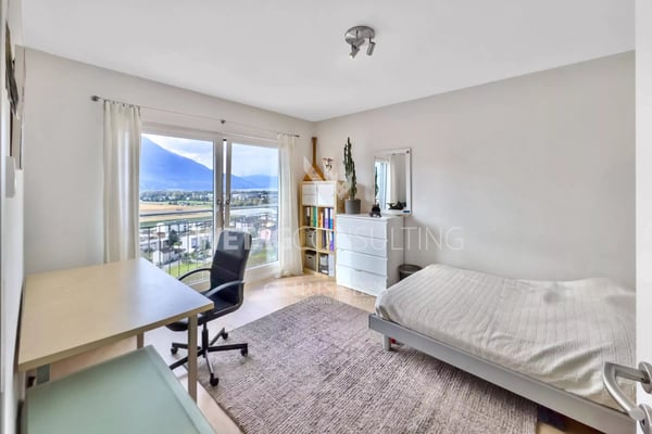 Moderne Villa mit grossen Terrassen, Panoramablick & Garten zu verkaufen in Gordola 9