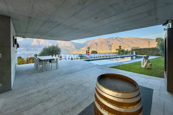 Exklusive Villa mit Panoramablick, grosszügigen Terrassen & Aussenpool im Gambarogno zu verkaufen 13