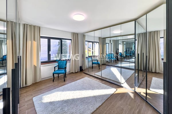 Elegante Mehrfamilienhaus mit Aussenpool in strategischer Lage in Ascona zu verkaufen 7