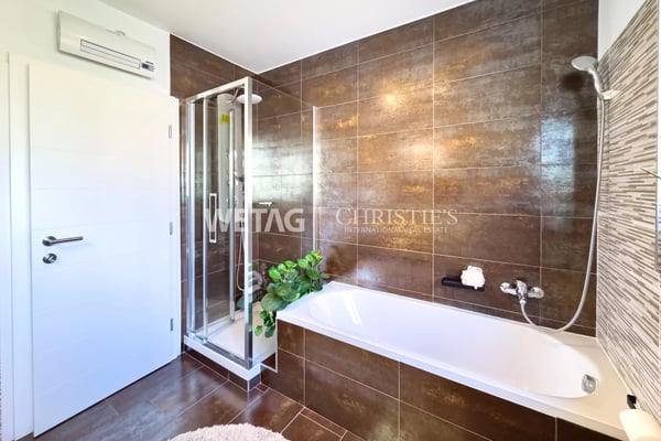 Elegante Mehrfamilienhaus mit Aussenpool in strategischer Lage in Ascona zu verkaufen 9