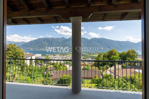 Locarno-Monti: Exklusive Wohnung mit grosszügiger überdachter Terrasse & Panoramablick zu verkaufen 2