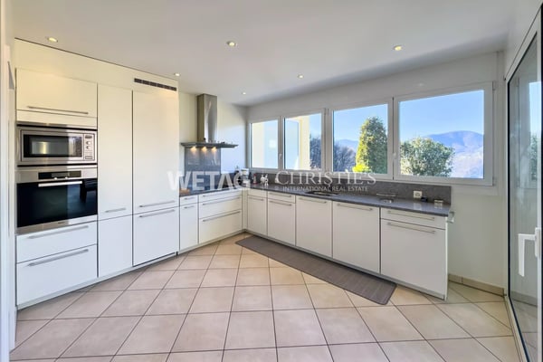 Montagnola: Wohnung mit privatem Garten & offenem Seeblick zu verkaufen, auch als Zweitwohnsitz verfügbar 4