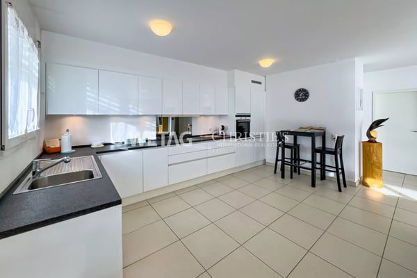 Moderne Attikawohnung mit grosszügigen Terrassen & Blick auf den Lago Maggiore in Brissago zu verkaufen 4