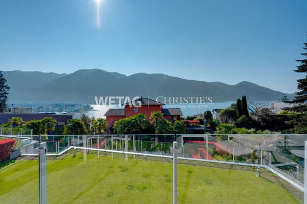Luxusduplexwohnung mit privatem Garten & atemberaubender Aussicht zum Verkauf in Ascona 1