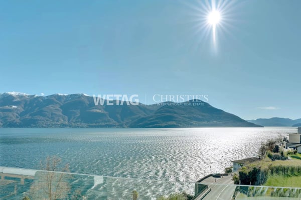 Helle & moderne Wohnung mit grosser Terrasse sowie Panoramablick in Brissago zu verkaufen 2